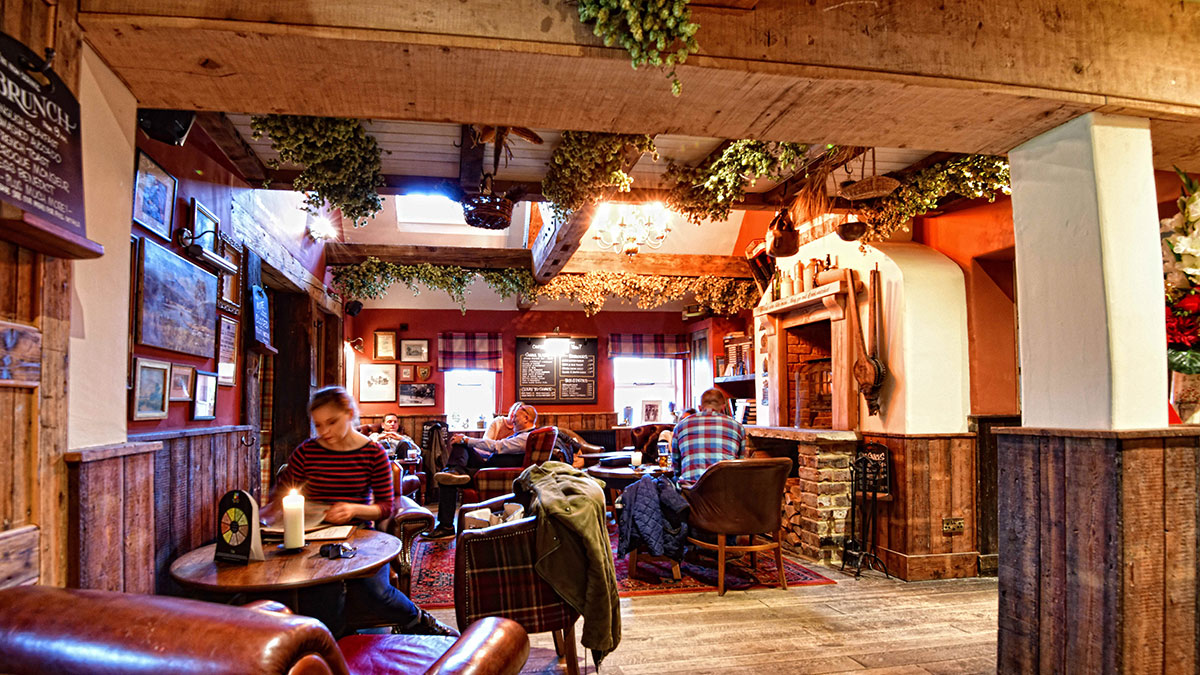 De Havilland Arms bar interior